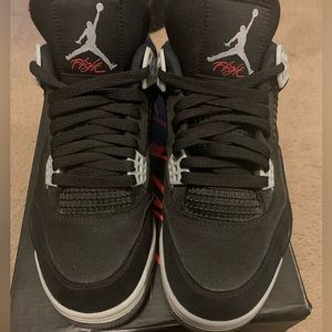Black canvas 4s